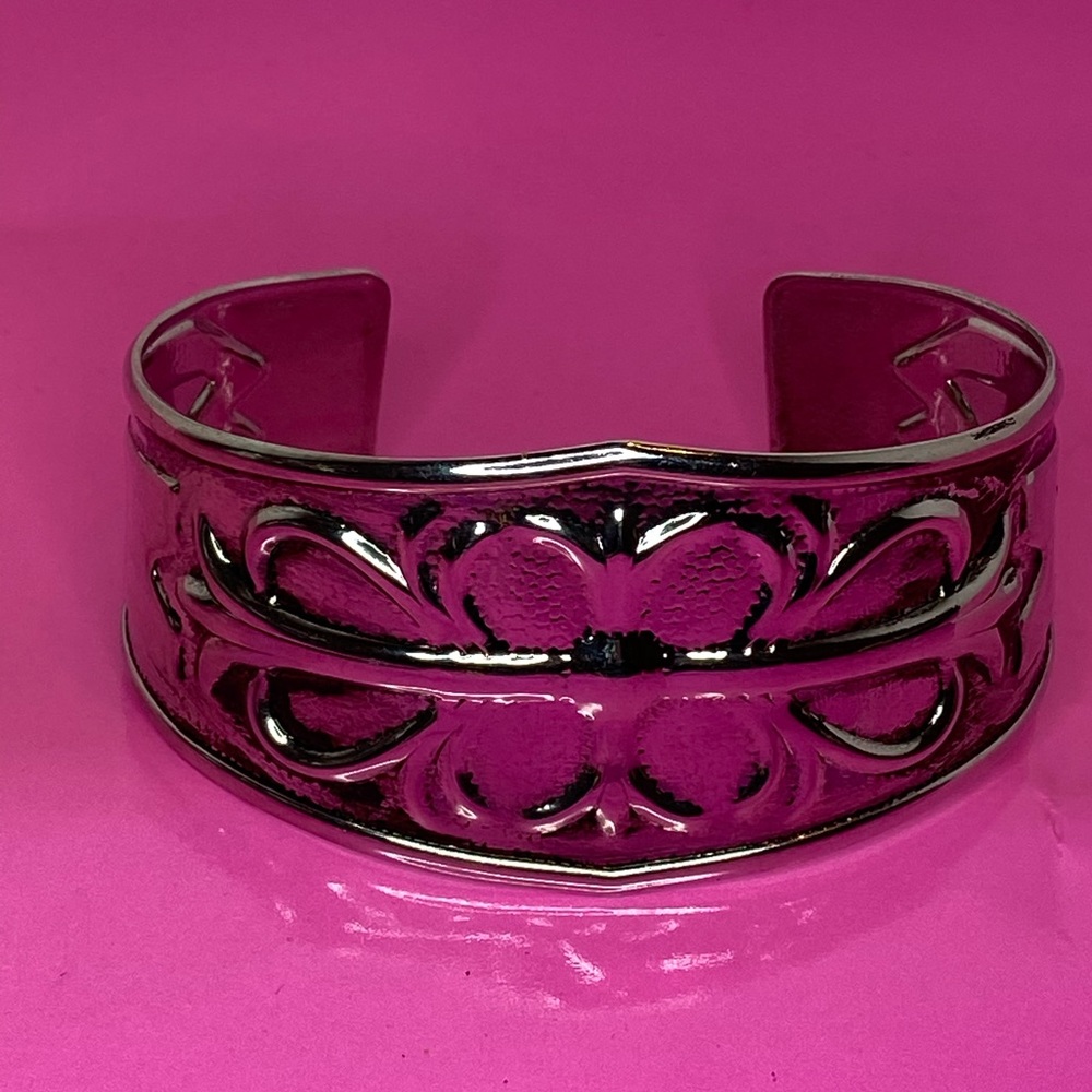 Gorgeous woman silver cuff bracelet with design